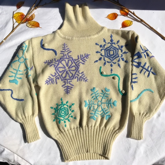 Obermeyer Other - (5 for $20) Girls Obermeyer Cream Sweater VGC